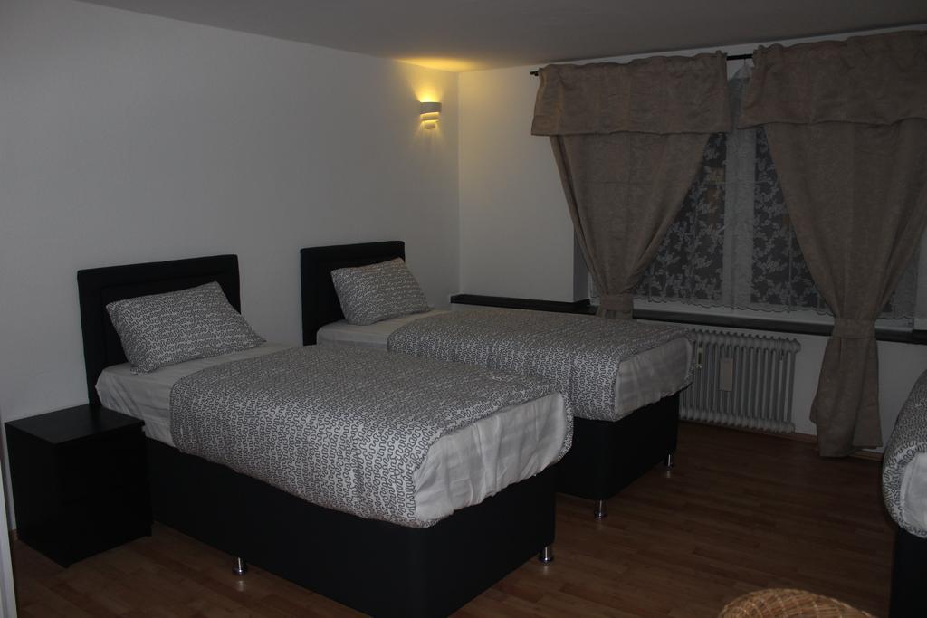 Hotel Garni Emir Colonia Habitación foto