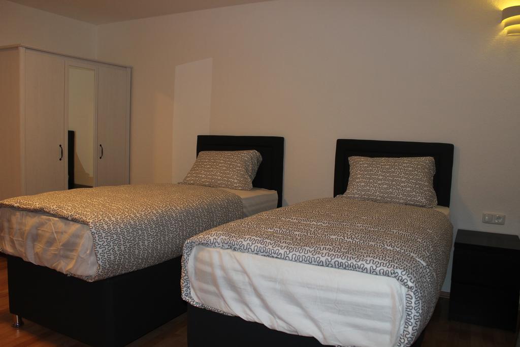 Hotel Garni Emir Colonia Habitación foto