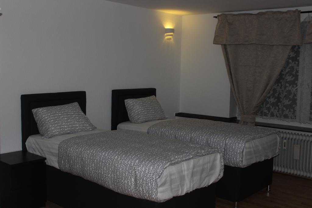 Hotel Garni Emir Colonia Exterior foto
